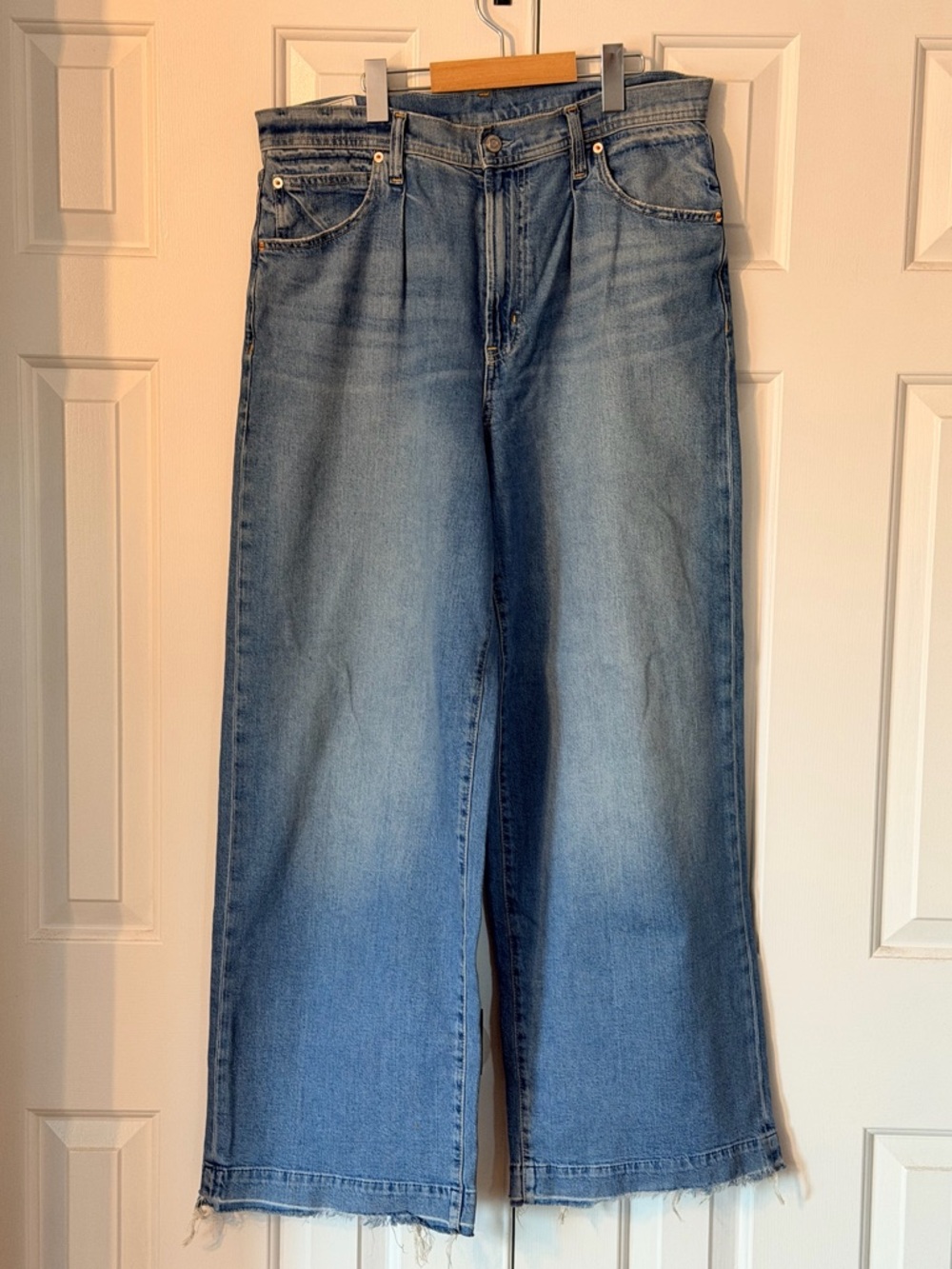 GAP Wide-Leg Jeans in Light Blue Denim size 31/12r